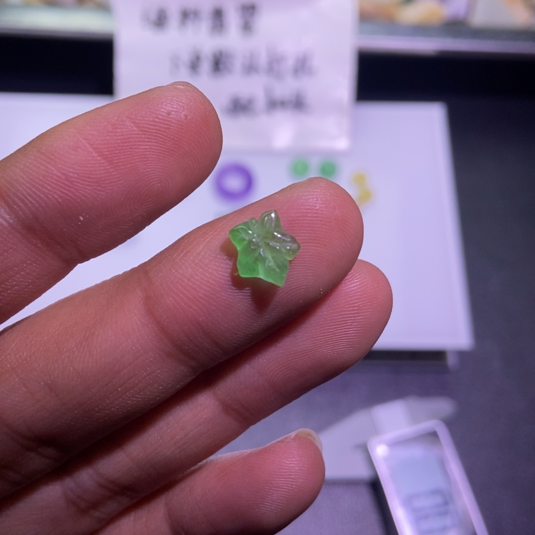 翡翠未镶嵌颈饰吊坠