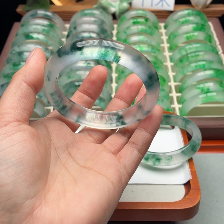 *****石英质玉未镶嵌手镯