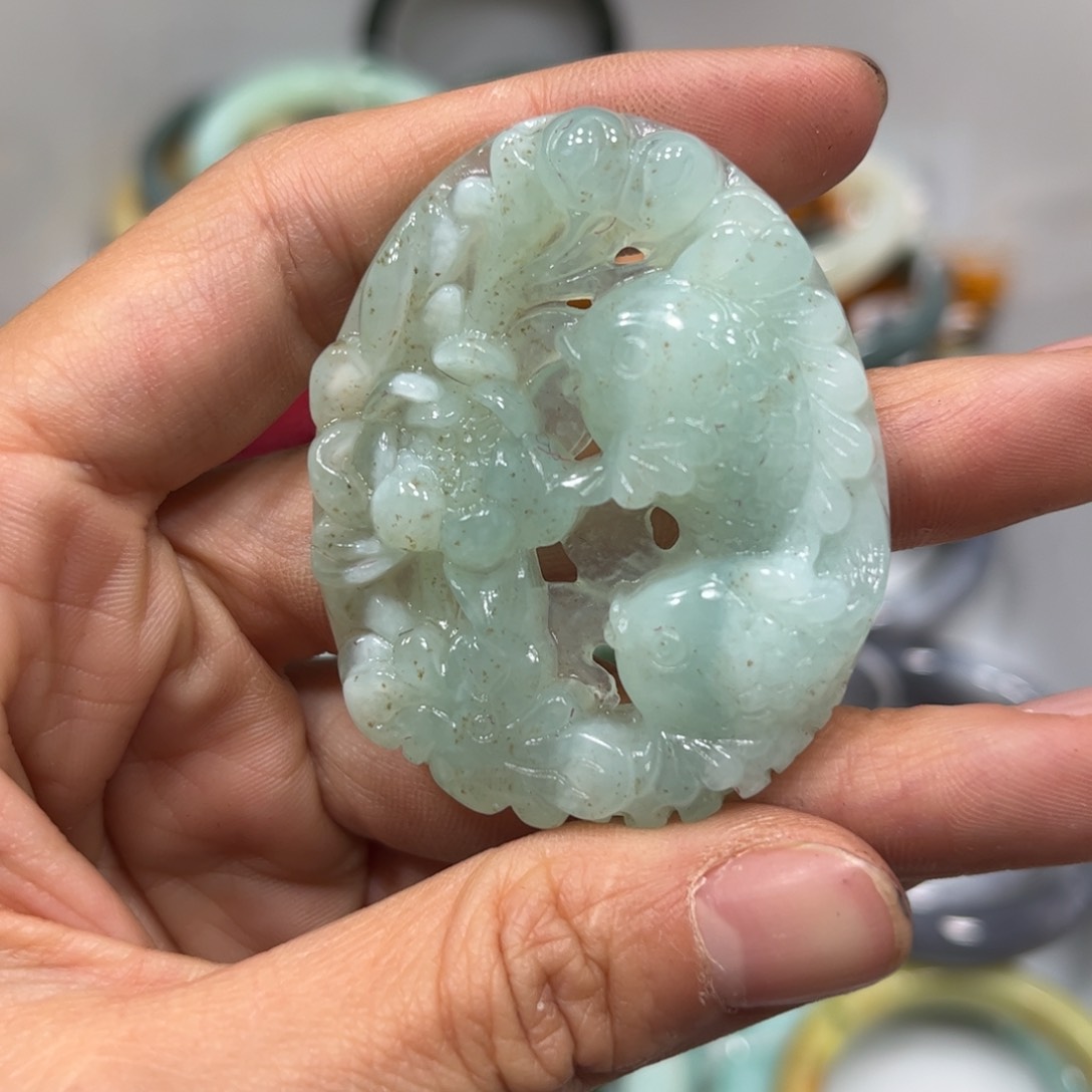 蛇纹石玉颈饰未镶嵌