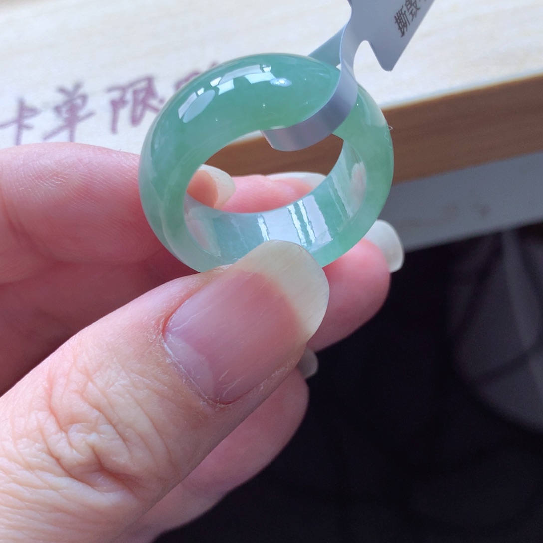 翡翠颈饰未镶嵌吊坠