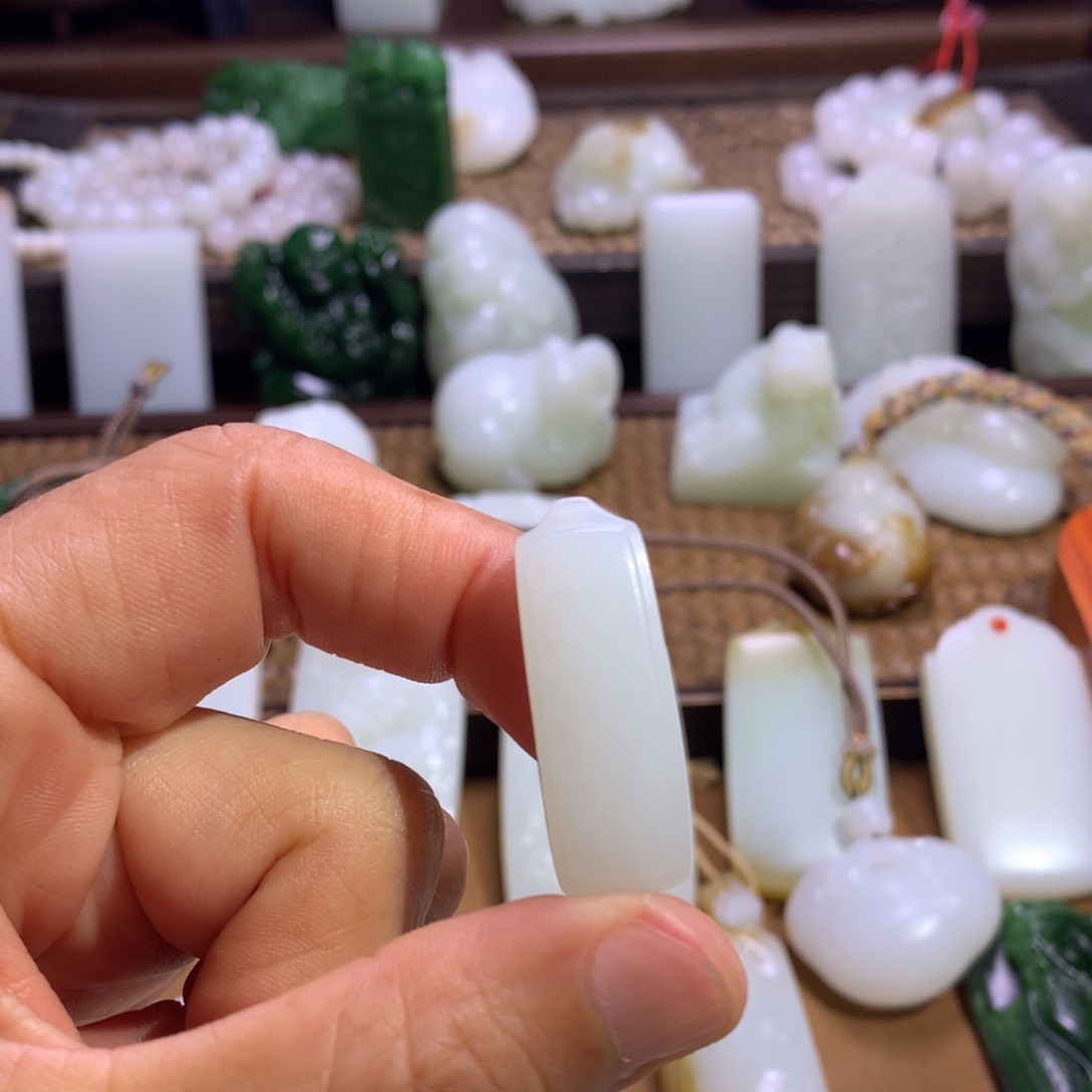 和田玉未镶嵌颈饰