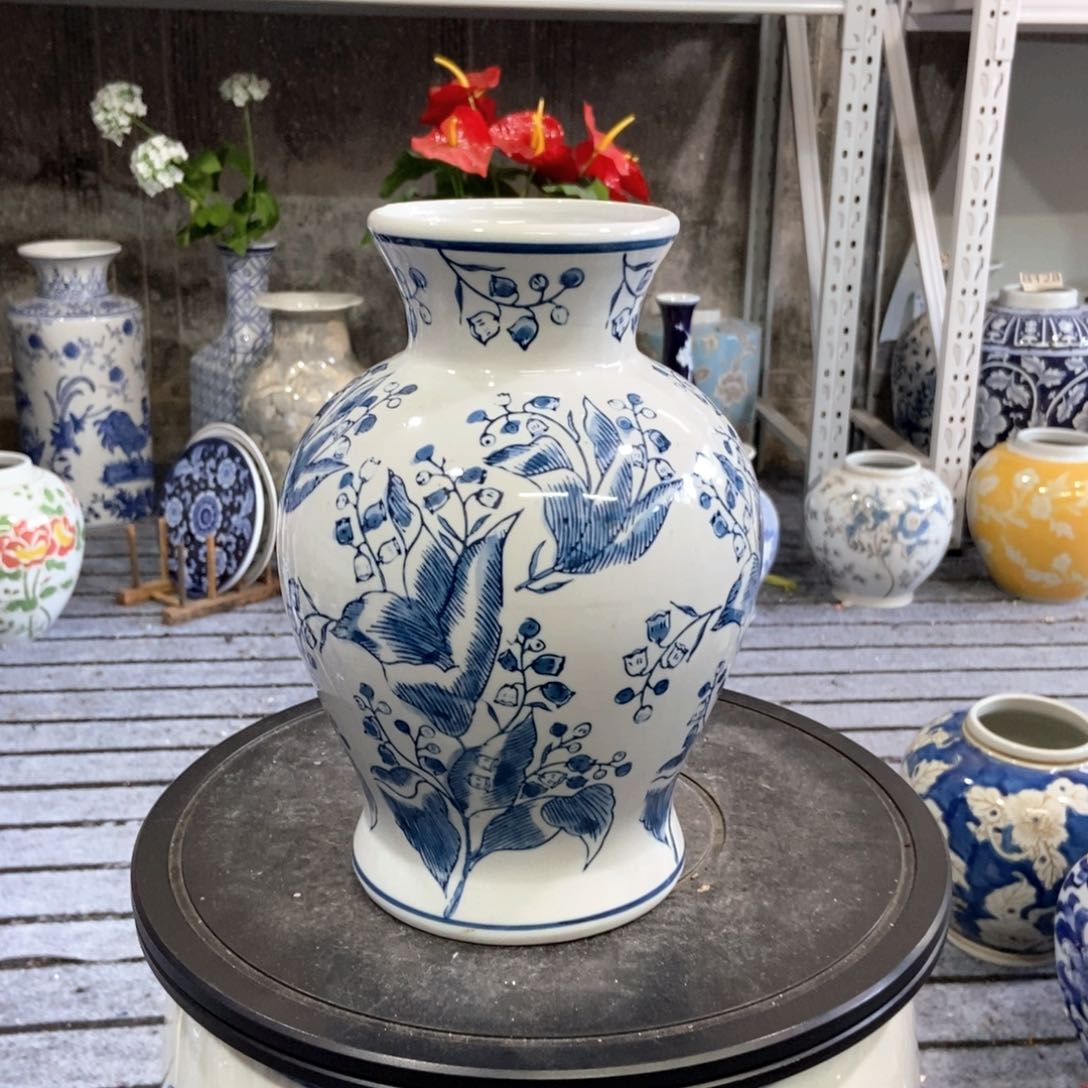 摆件花瓶手绘釉下彩