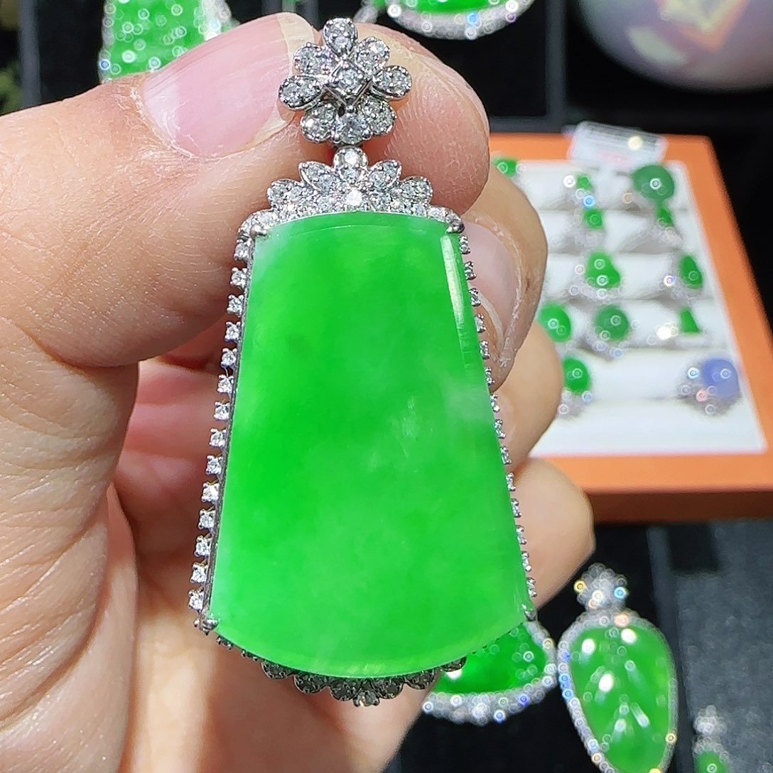 翡翠吊坠(不含链)18K金镶嵌