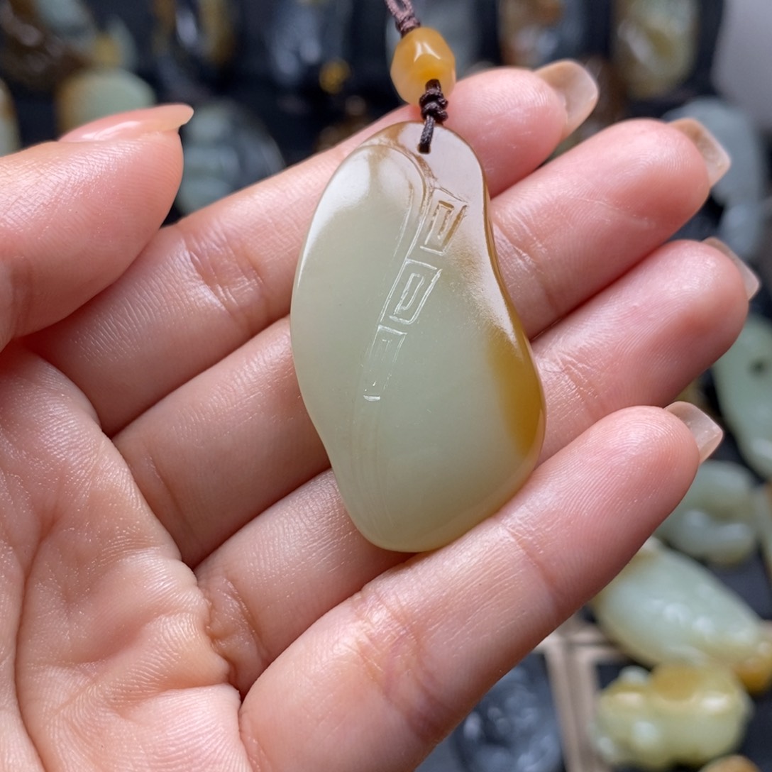 和田玉未镶嵌挂件