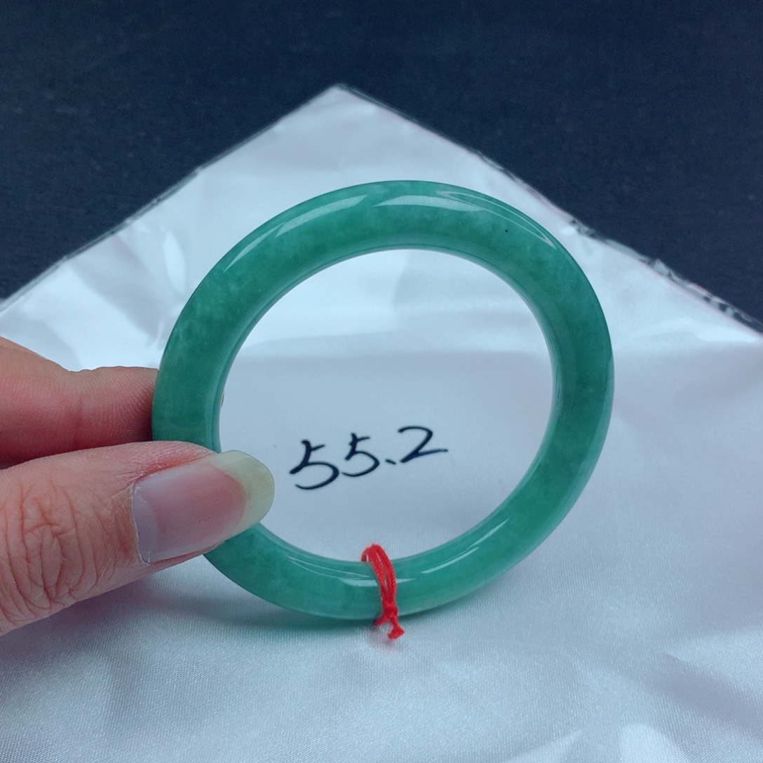 翡翠手镯未镶嵌翡翠手镯