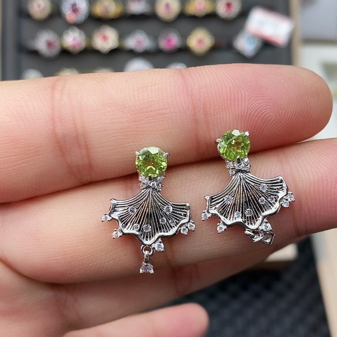 耳饰橄榄石银S925镶嵌