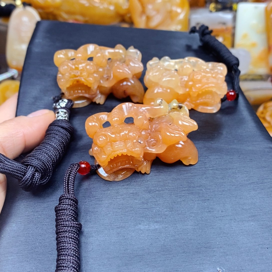石英质玉颈饰未镶嵌