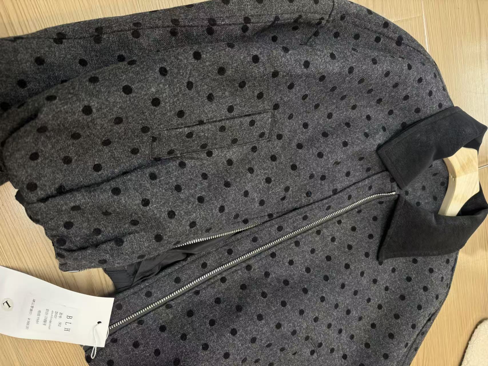 小孟~新品设计款波点高货羊毛时尚外套902