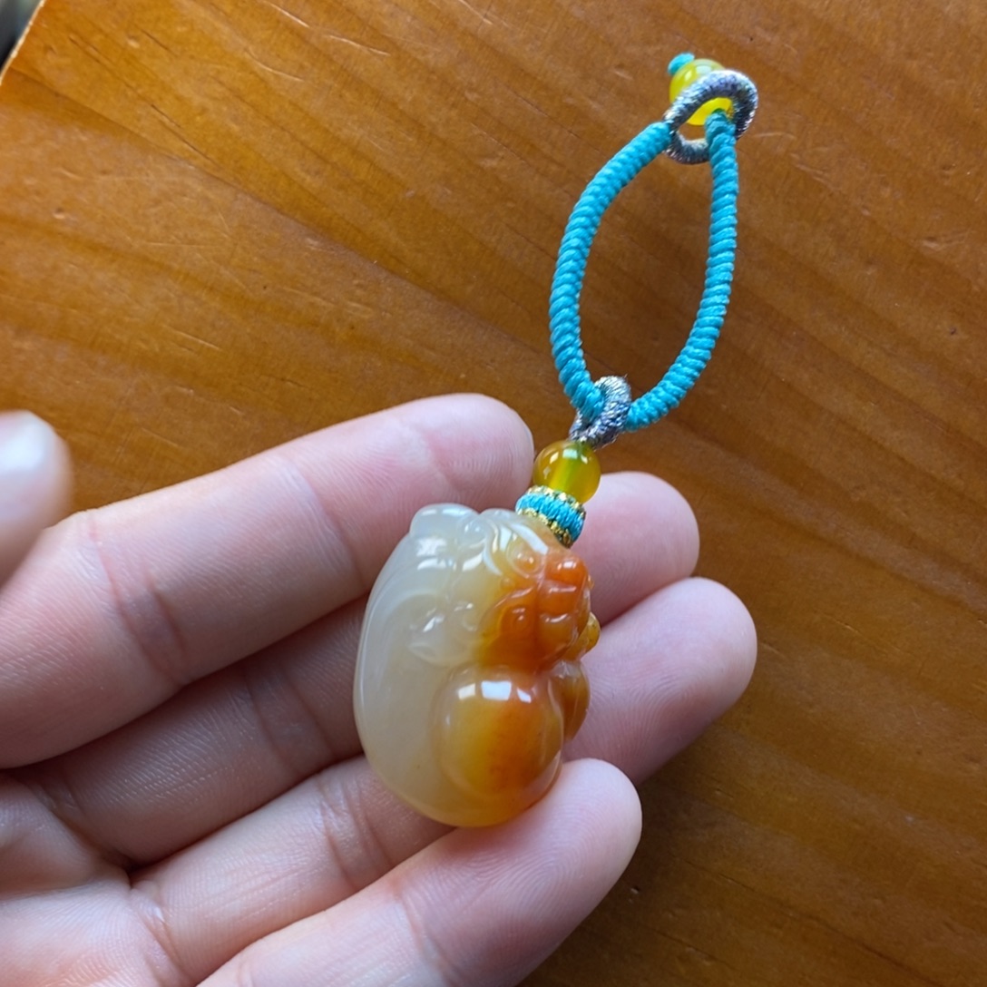 石英质玉（黄龙玉）未镶嵌颈饰