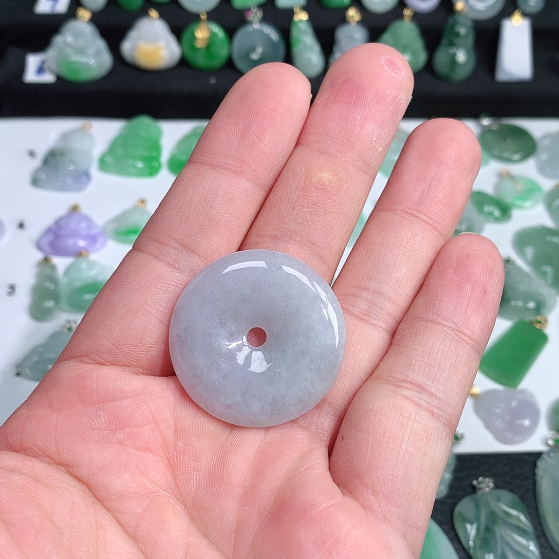 翡翠颈饰未镶嵌翡翠