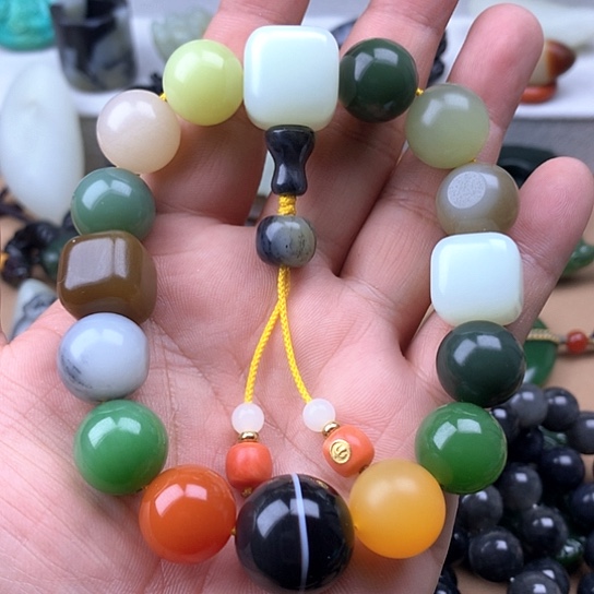 和田玉颈饰未镶嵌