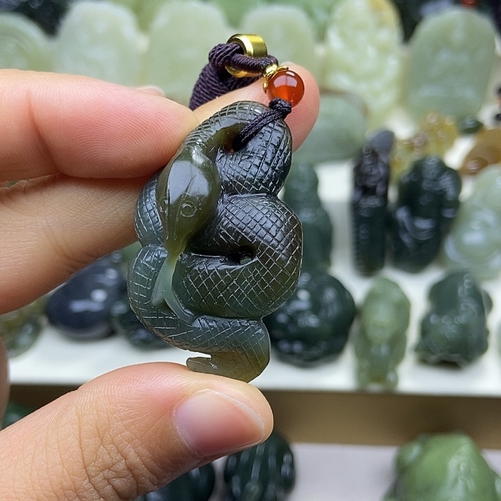 和田玉未镶嵌颈饰