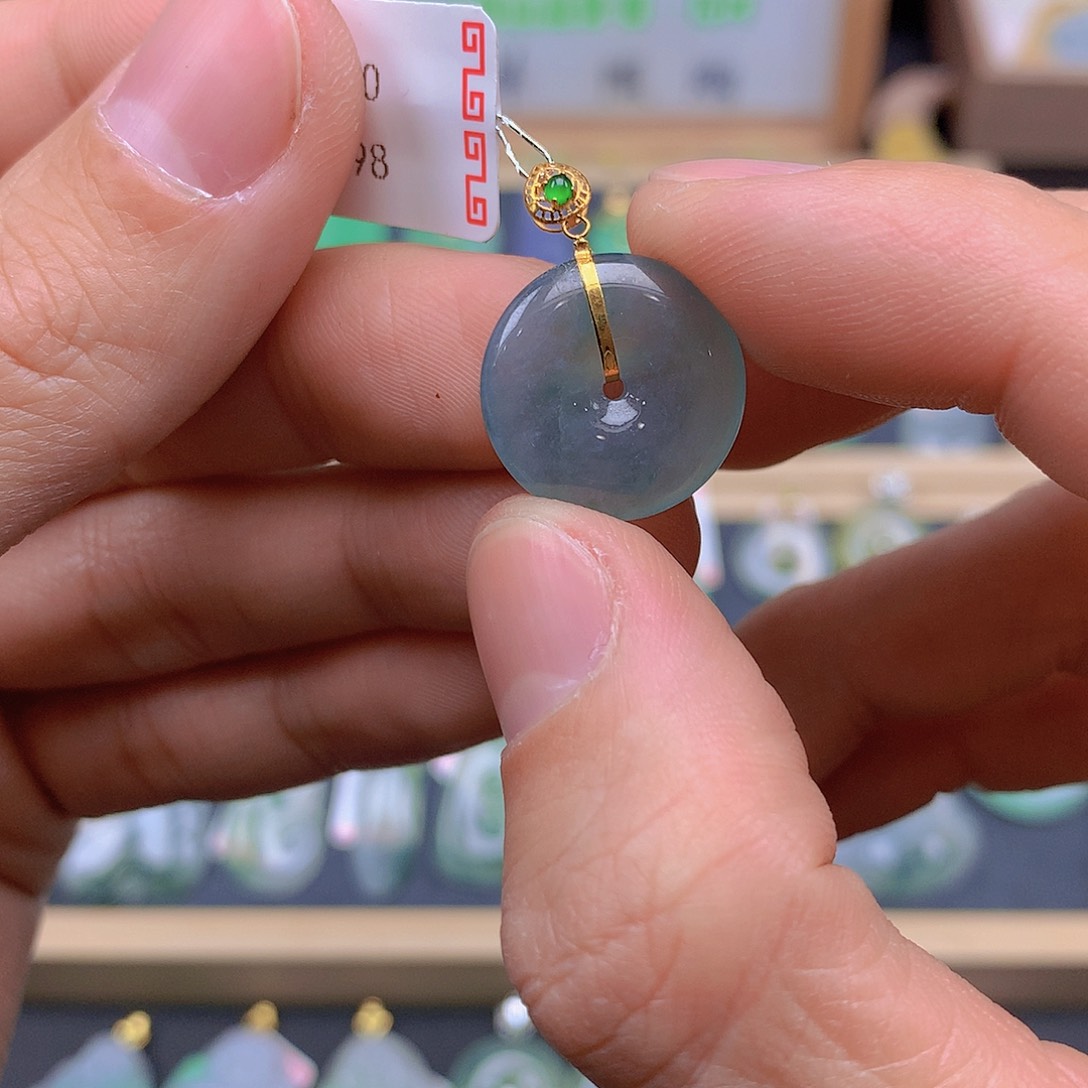 翡翠颈饰18K金镶嵌翡翠