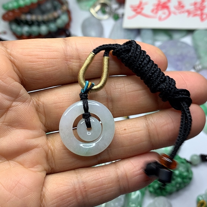 阿***丽翡翠未镶嵌吊坠(赠链)