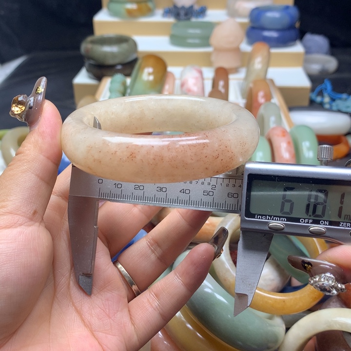 未镶嵌手镯石英质玉