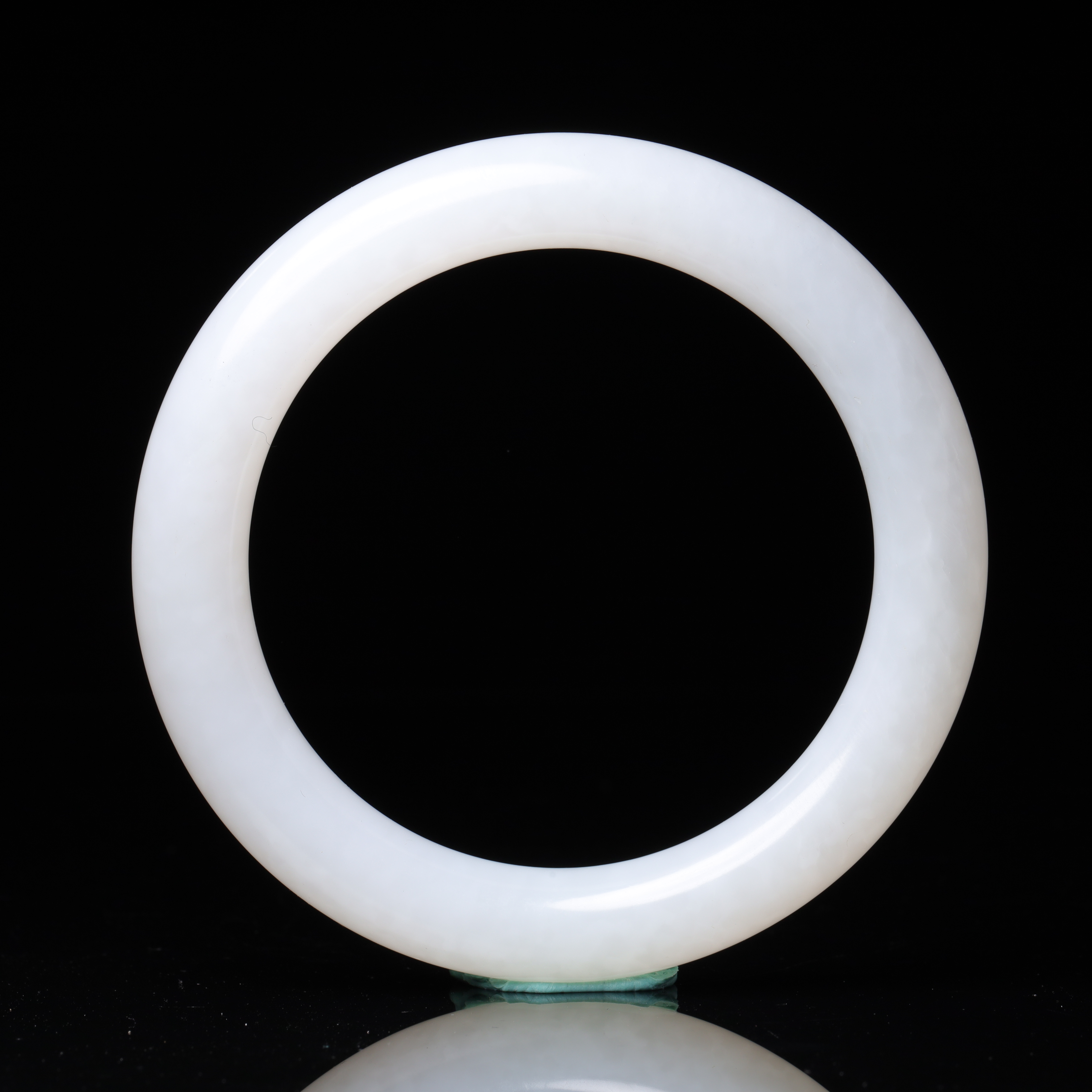 35清代和田玉白玉手镯