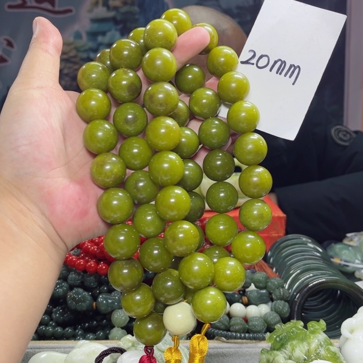 蛇纹石玉手持多样性发货未镶嵌