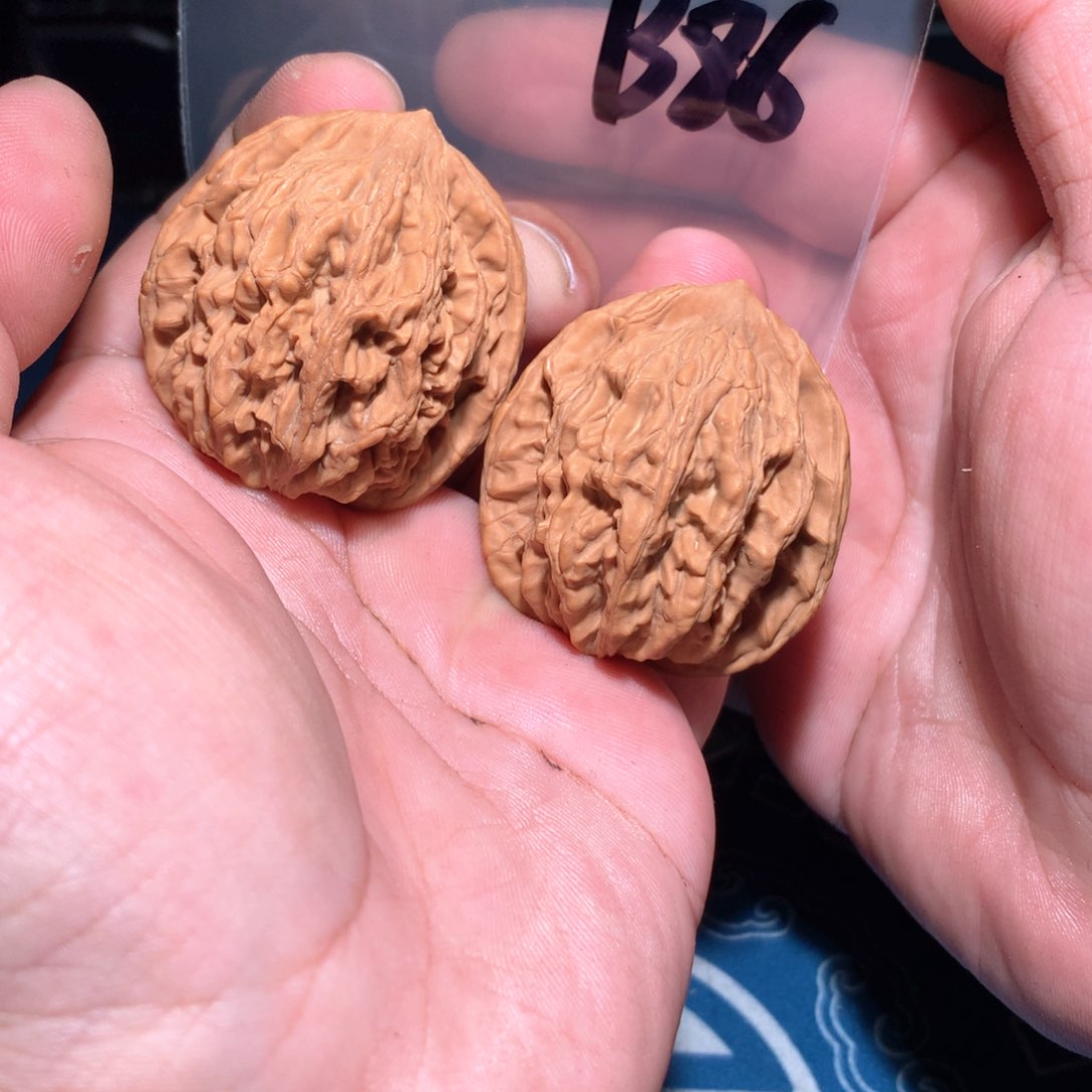 文玩核桃吊坠虎头 b86