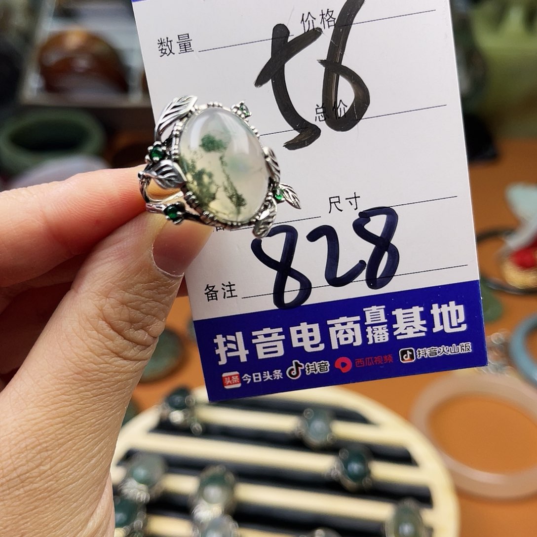 石英质玉颈饰未镶嵌