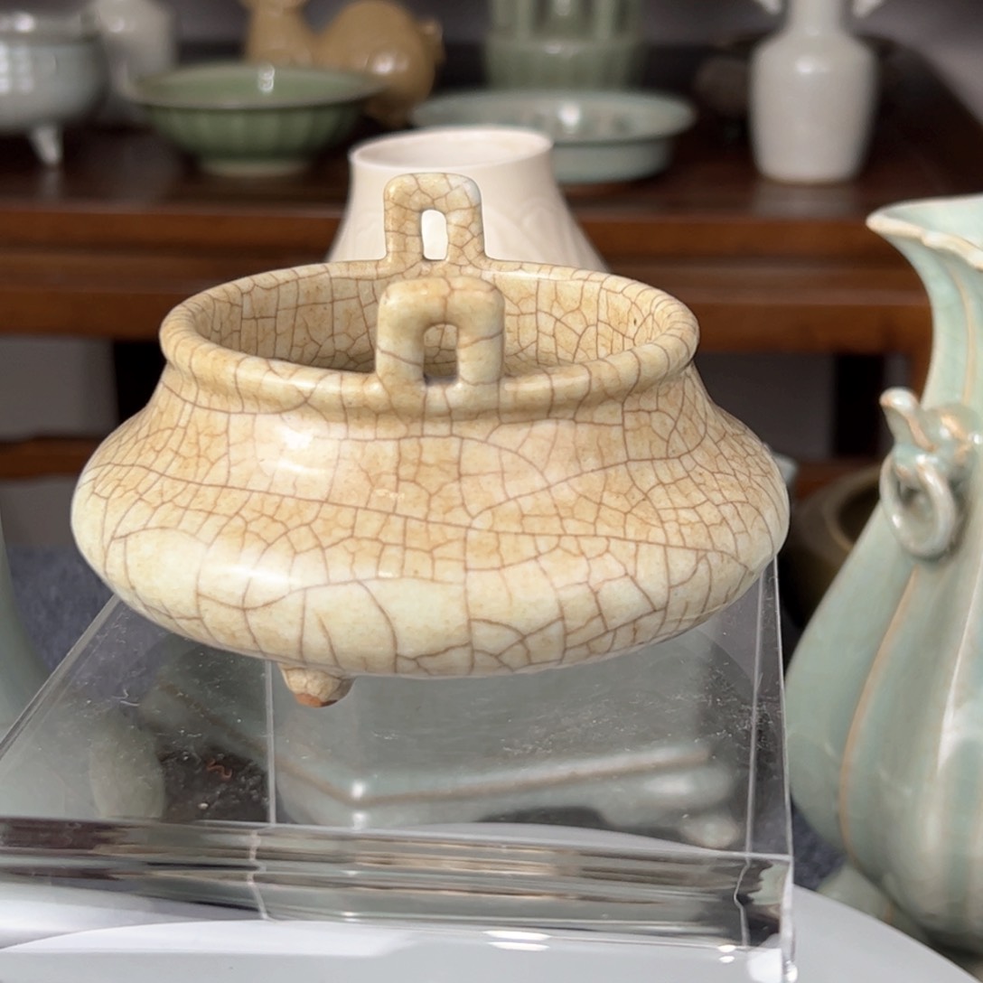 瓷片陶瓷开片纹三足炉