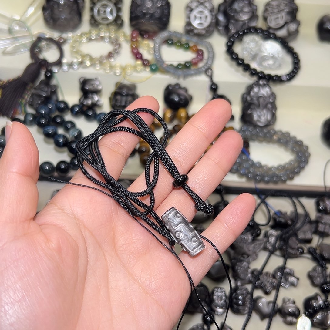 樱***子黑曜岩未镶嵌手链