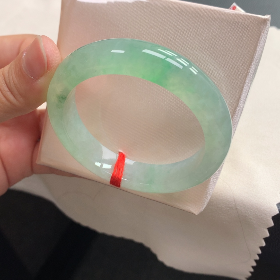 翡翠未镶嵌手镯19号51.5泥鳅背冰绿捡漏（贯穿包容）