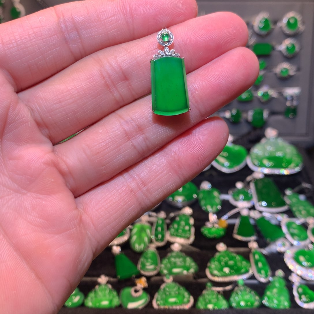 翡翠吊坠(不含链)18K金镶嵌天然翡翠