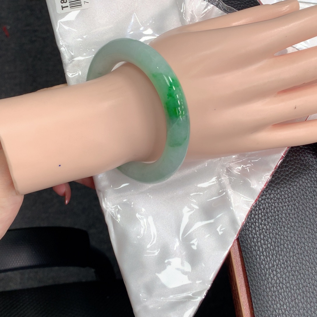 ****翡翠手镯未镶嵌翡翠