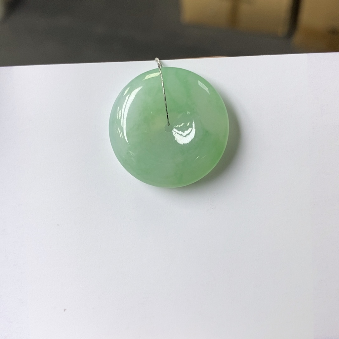 翡翠颈饰未镶嵌平安扣