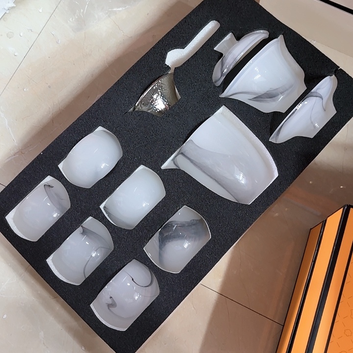 孤品茶具套装等。