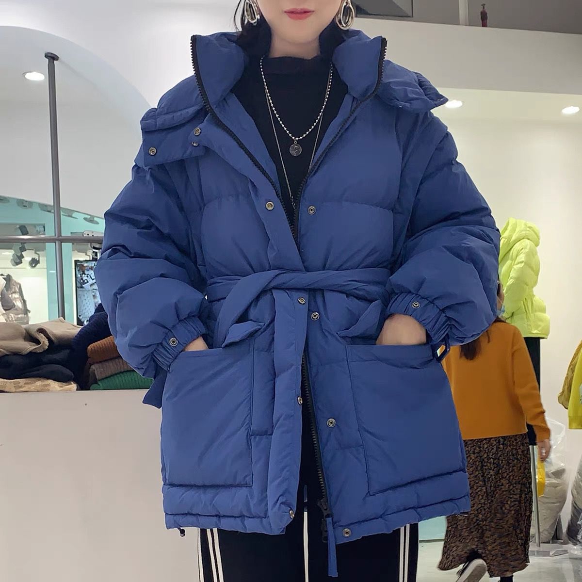 欧货连帽短款羽绒服冬季女2024新款收腰显瘦白鸭绒加厚小个子外套
