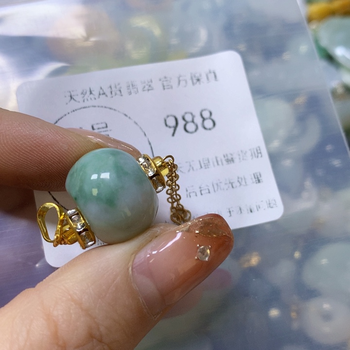 翡翠颈饰未镶嵌翡翠