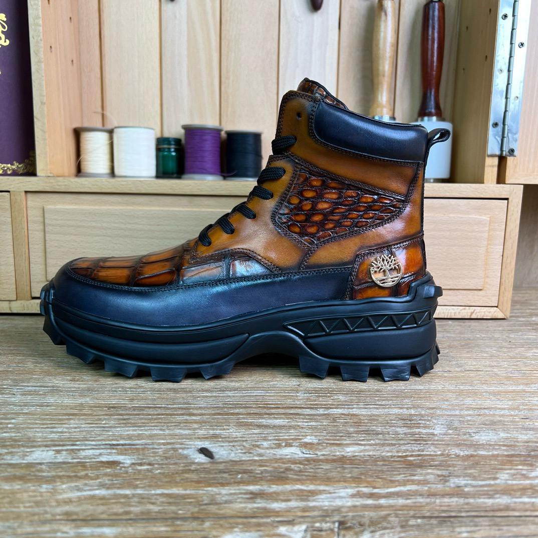 2025新款鳄鱼皮手工擦色保暖欧美风圆头系带厚款马丁靴秋冬英伦