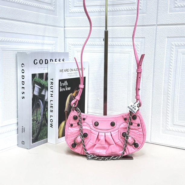 95新 Balenciaga/巴黎世家 巴黎世家小号粉红色机车月牙包斜挎包