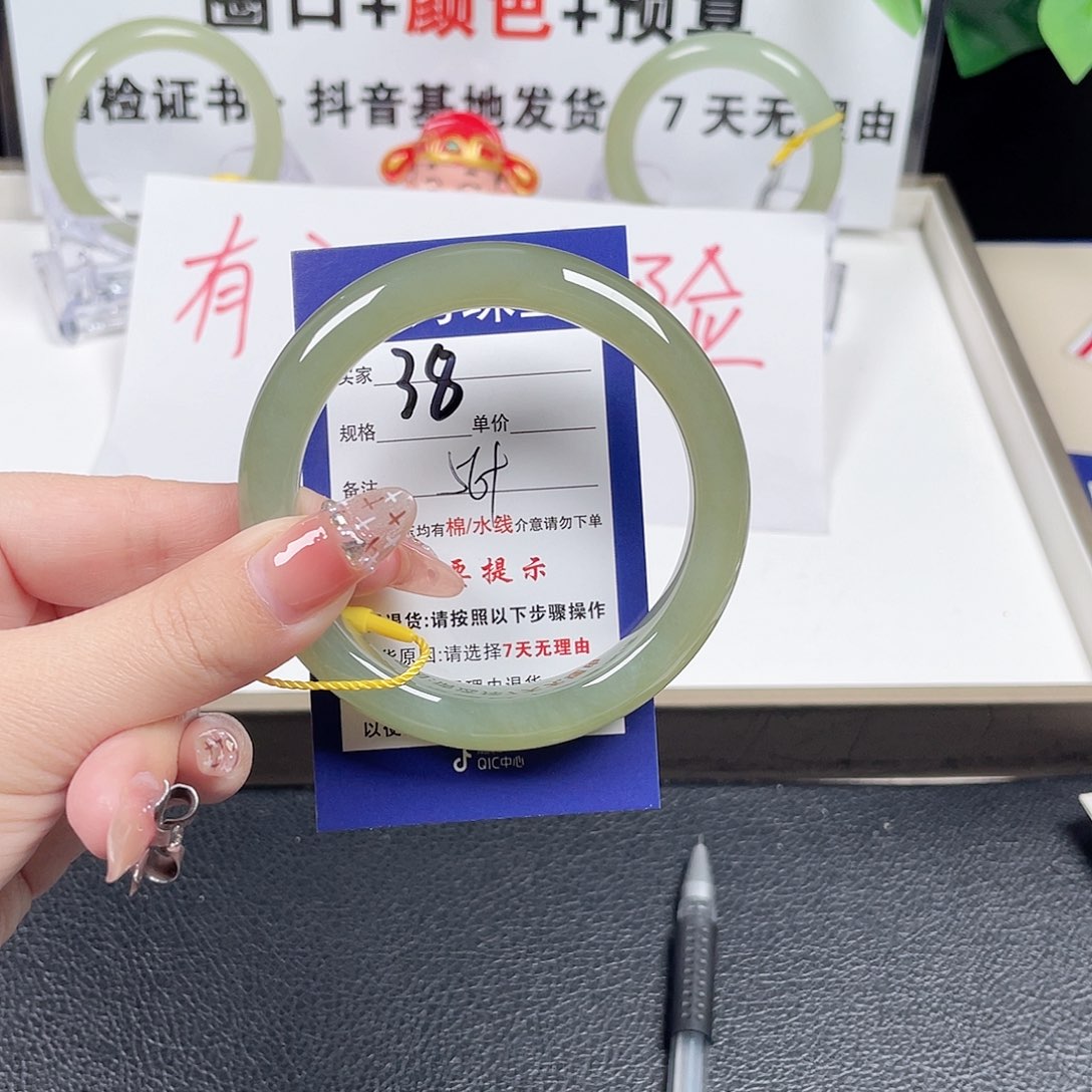 和田玉手镯未镶嵌独*