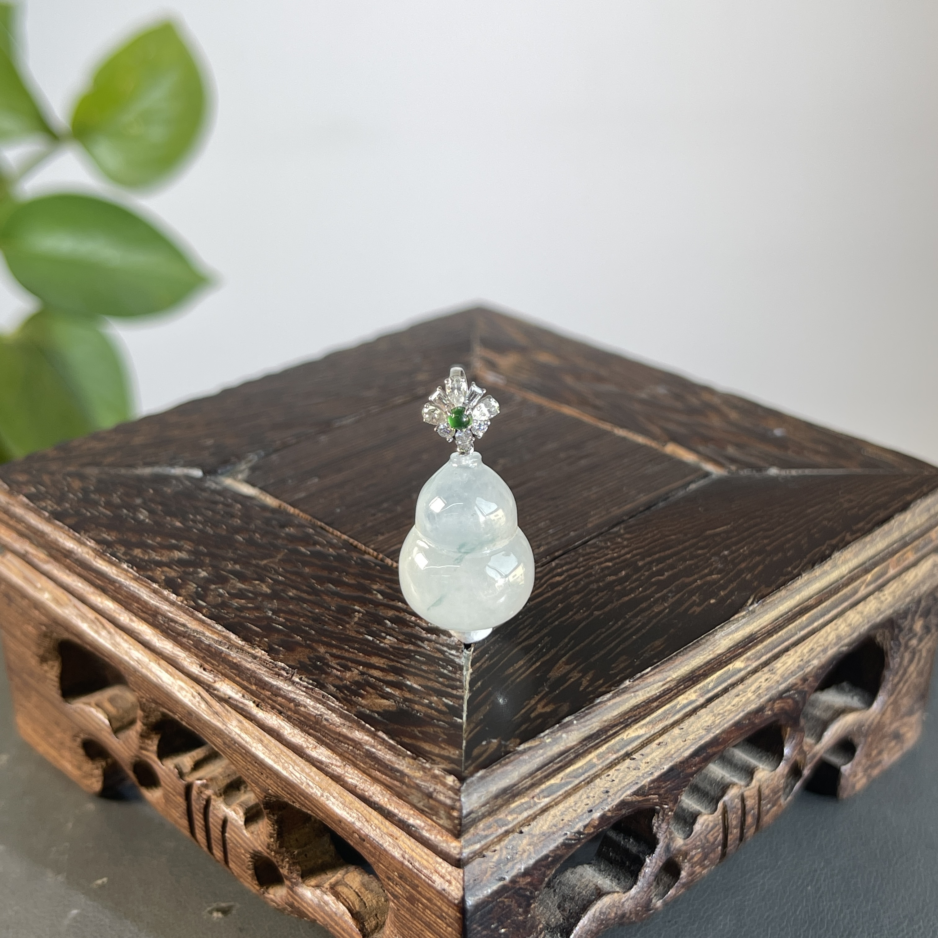 JGB15-202  天然缅甸A货翡翠  18K钻扣葫芦