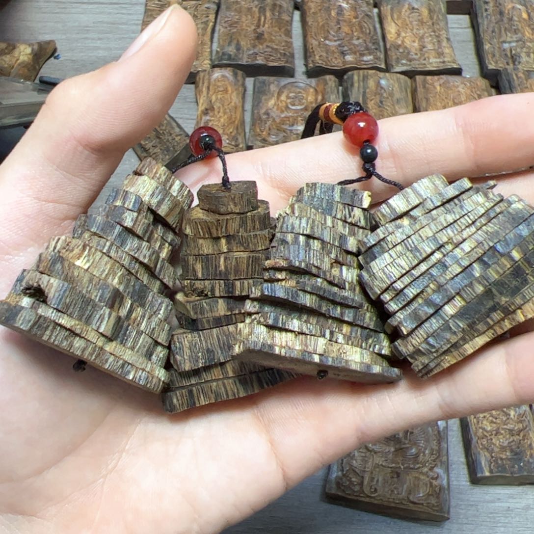 沉香木吊坠绿棋车挂