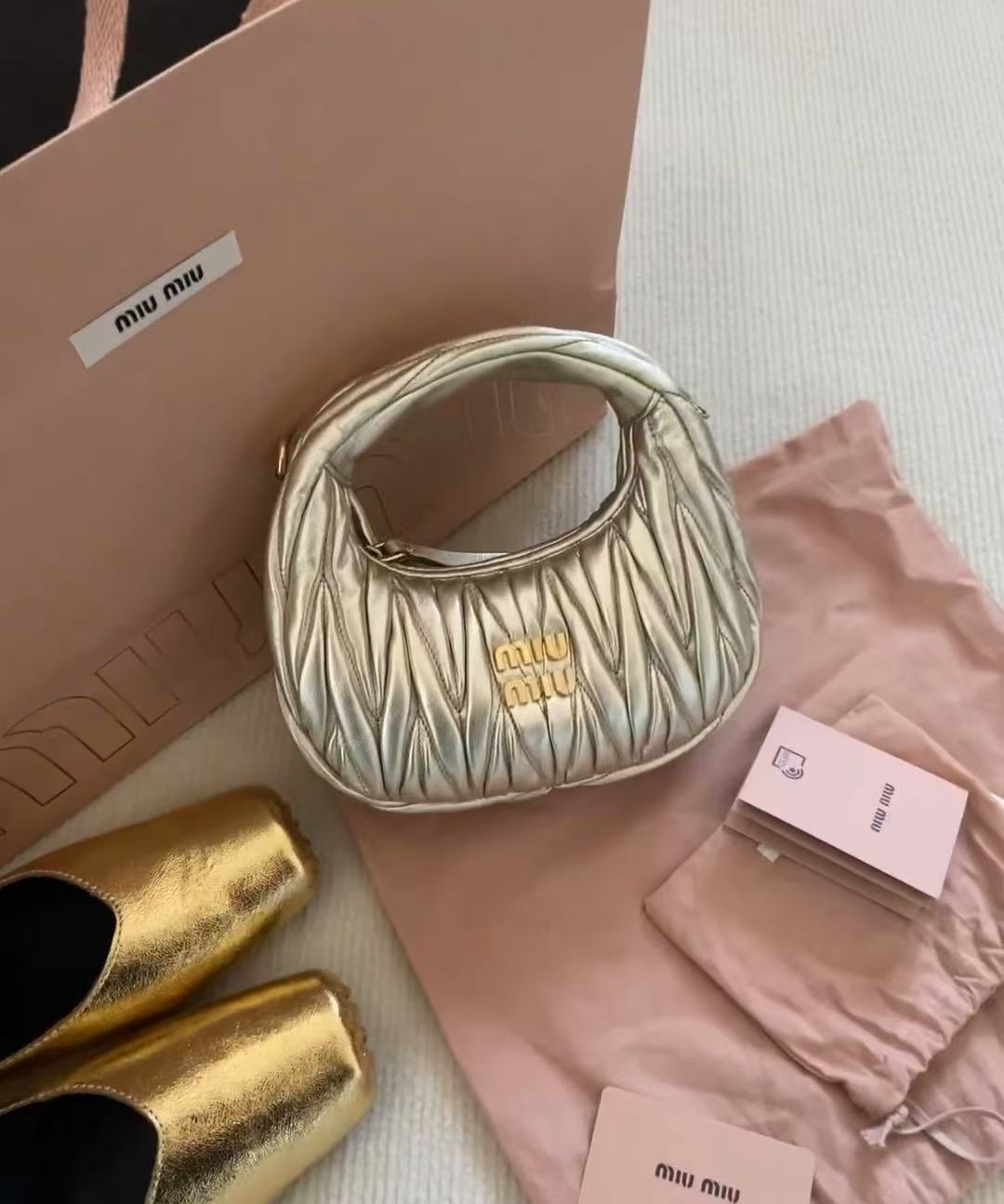 95新 MIU MIU/缪缪 GGS缪缪hobo褶皱小号金色金扣羊皮芯69323928