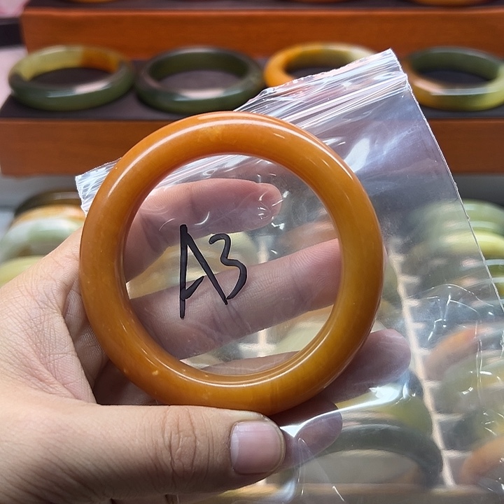 用***洋蛇纹石玉未镶嵌手镯