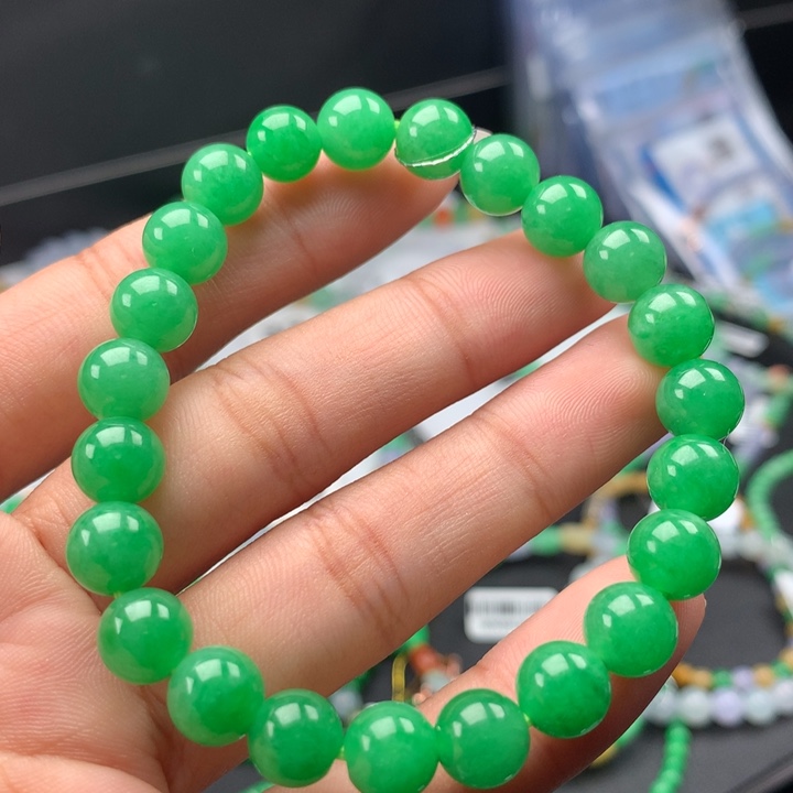 翡翠手镯未镶嵌卡