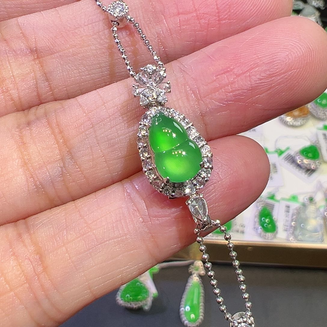 翡翠颈饰18K金镶嵌翡翠