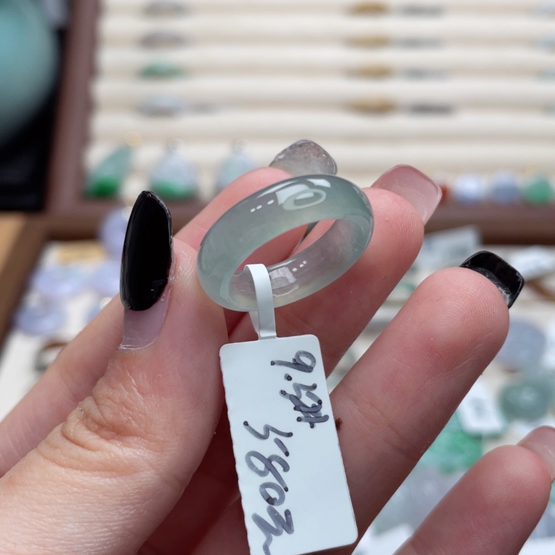 翡翠未镶嵌戒指a08港圈9.5薄荷绿 拍8发1，乱拍不发货