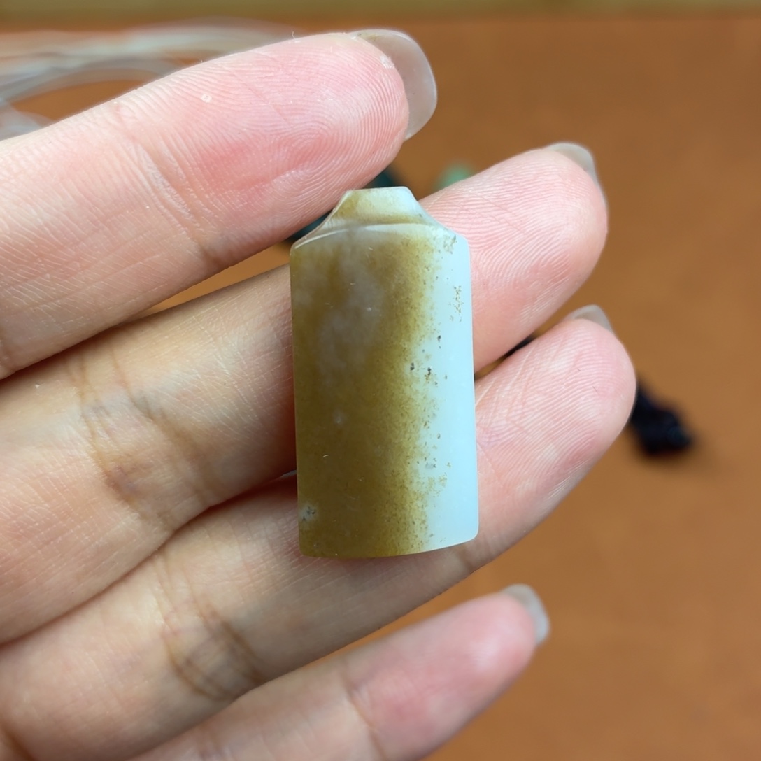 和田玉未镶嵌耳饰