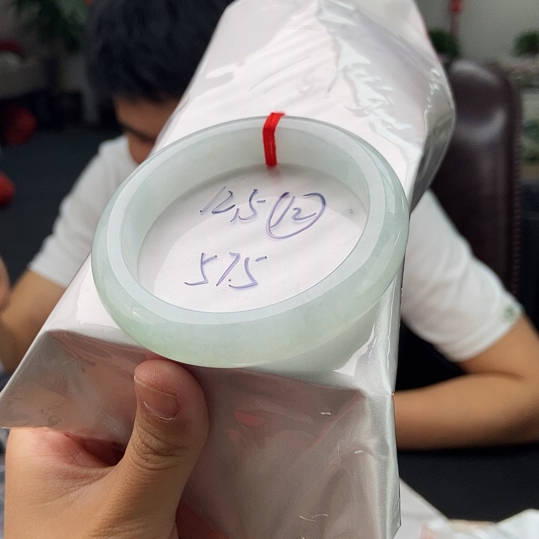 翡翠手镯未镶嵌颜色多样性发拍一发一