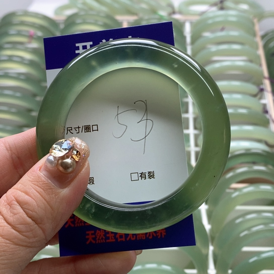 蛇纹石玉手镯未镶嵌珂*?