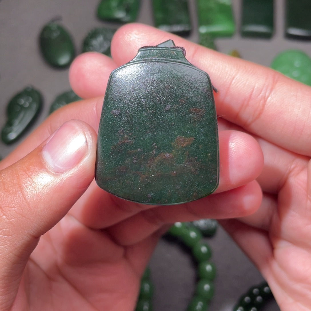 和田玉（碧玉）未镶嵌颈饰定制