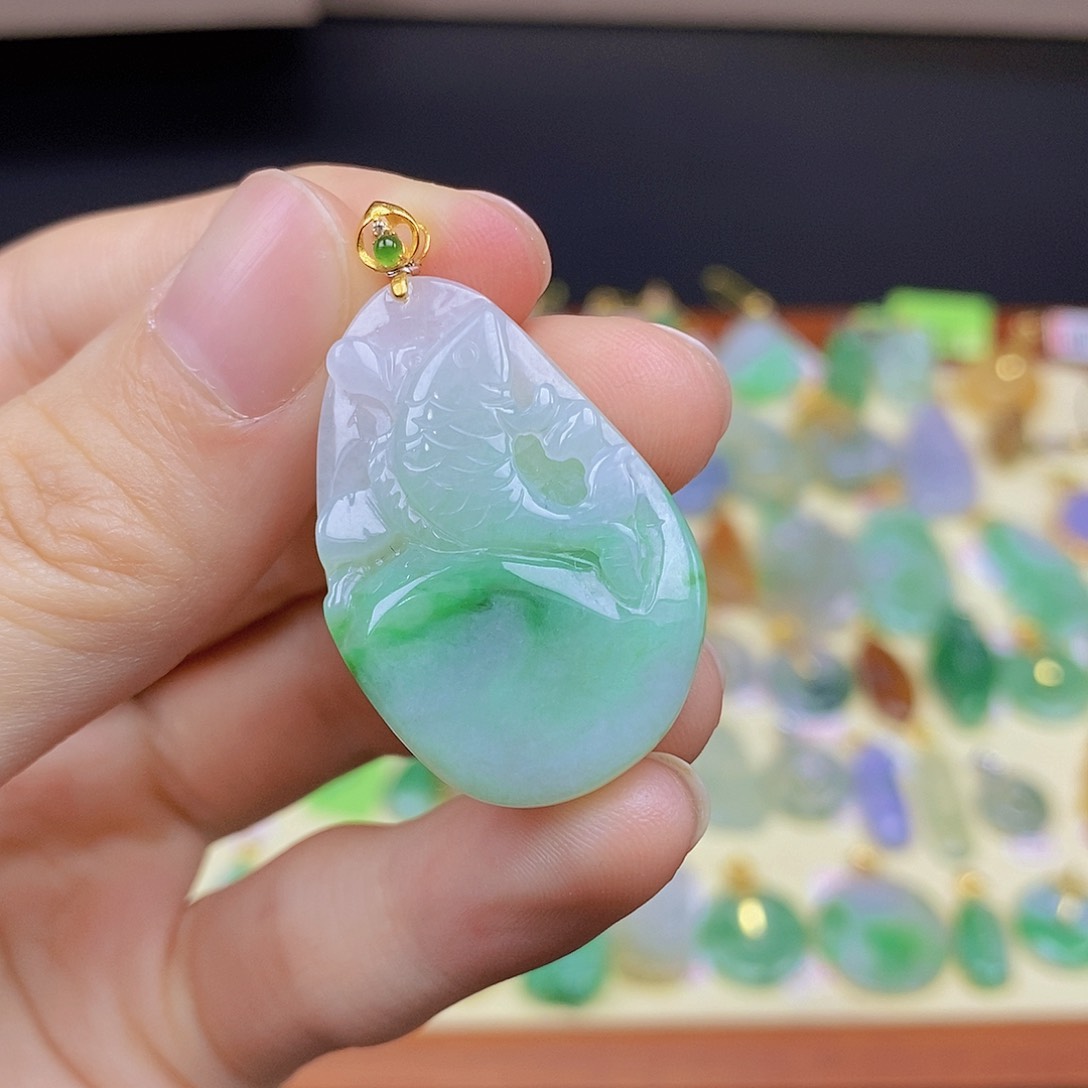 翡翠颈饰18K金镶嵌翡翠