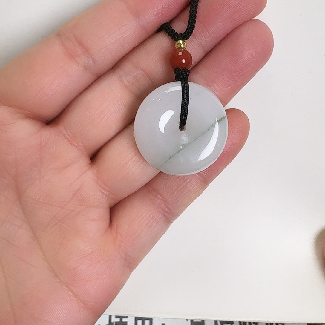 翡翠颈饰未镶嵌平安扣