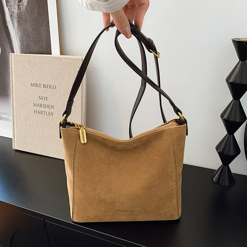 美式复古爆款包包女式2025新款超火磨砂腋下包洋气百搭单肩斜挎包