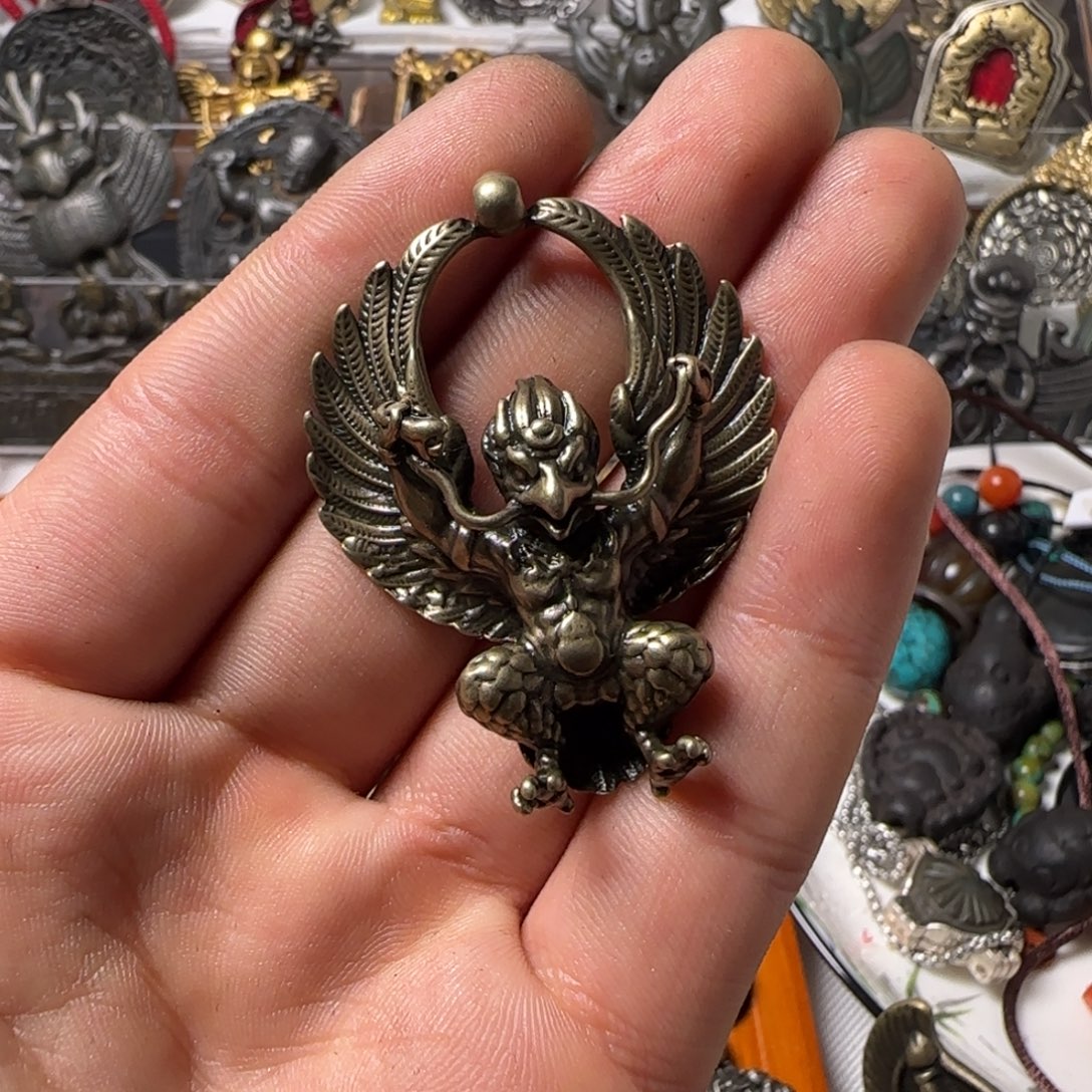 阿***嘎玻璃颈饰啊啊啊啊啊